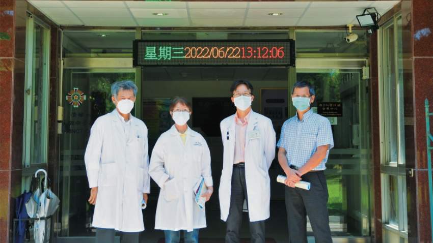 BNCT治療由台北榮總及清大聯合團隊一手打造，右起清大劉鴻鳴博士、北榮陳一瑋醫師、清大周鳳英教授、清大裴晉哲博士