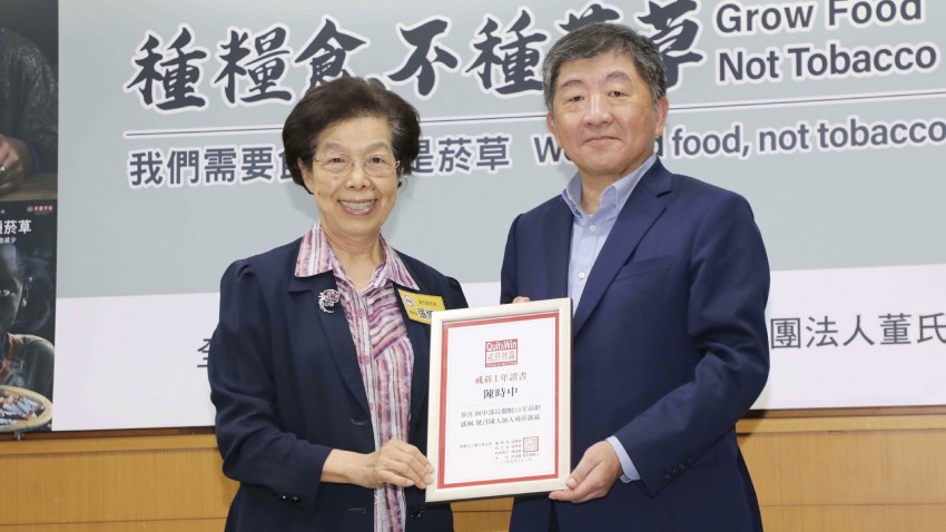 陳時中用5個字成功戒菸一年身體變健康，太太誇：我先生真了不起！