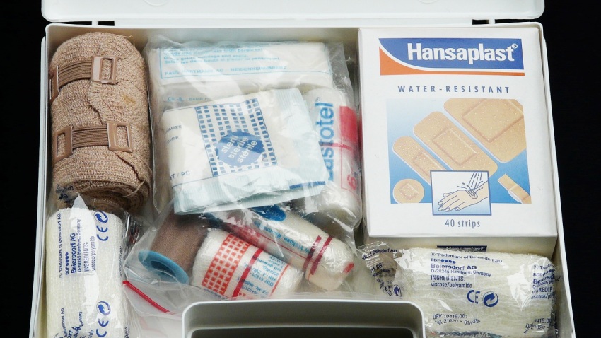 標靶治療導致甲溝炎，該用敷料包紮起來嗎？保護傷口必知正確照顧要訣