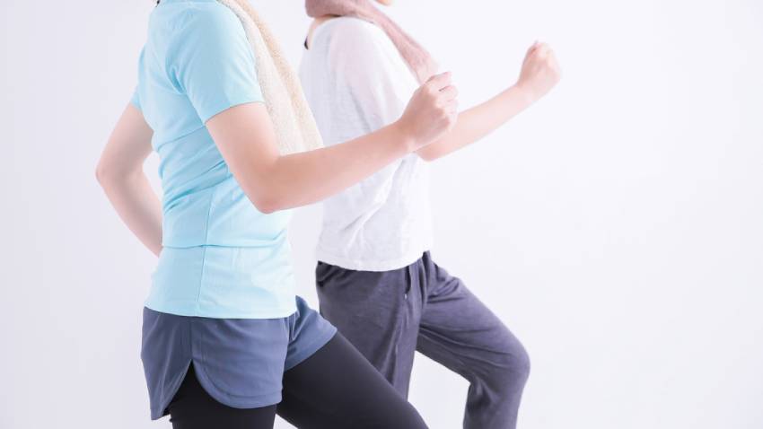 久坐易罹癌又傷心臟，一天走幾步能抵銷傷害？追蹤 7 年、7 萬人的最新研究給建議