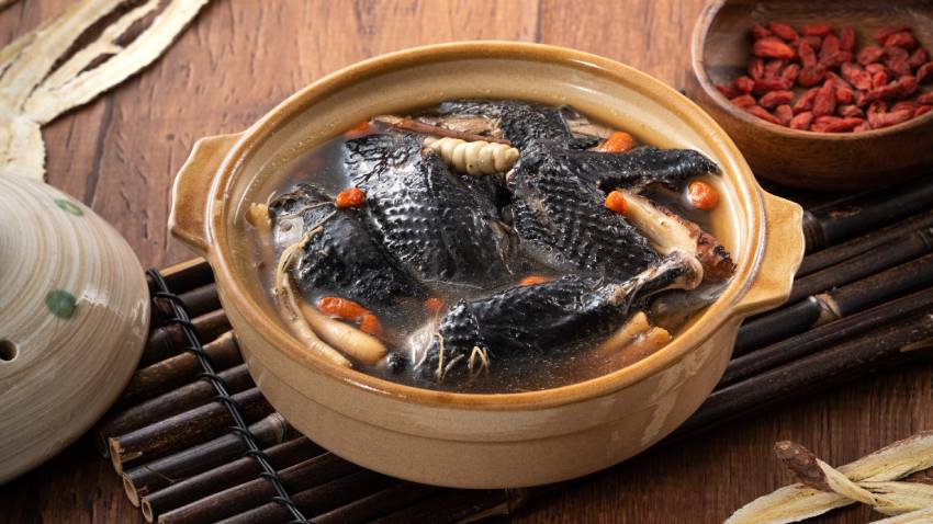 烏骨雞蛋白質含量高於肉雞，那麼烏骨雞蛋更營養嗎？專家用數據解析