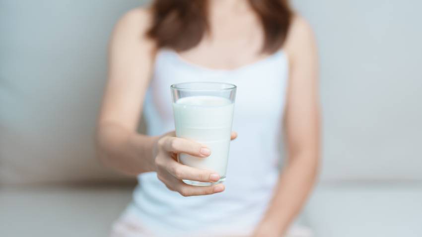 攝取含有雌激素的牛奶，會增加罹患乳癌或復發風險嗎？