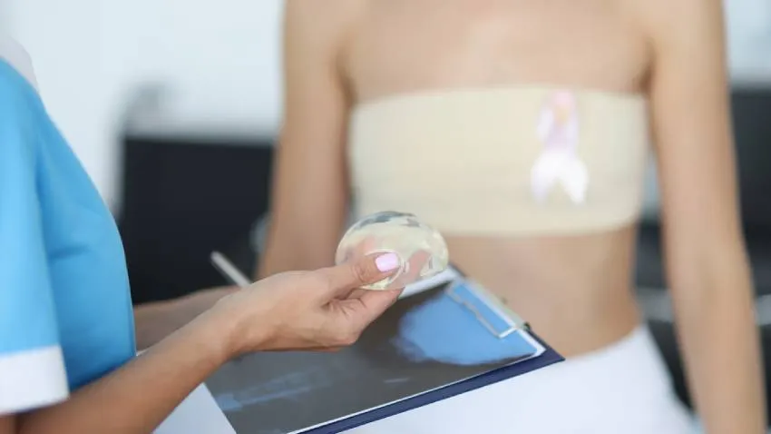 乳癌術後重建，義乳會變形嗎? 認識「義乳不正常活動」，醫：有避免的辦法