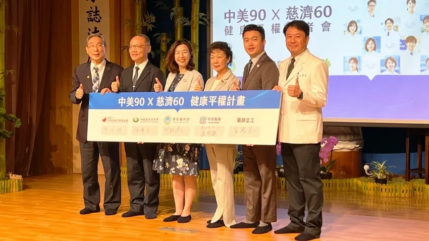 守護超高齡台灣，從陪長輩看懂藥袋開始！由「人情味」點燃的社區健康平權革命